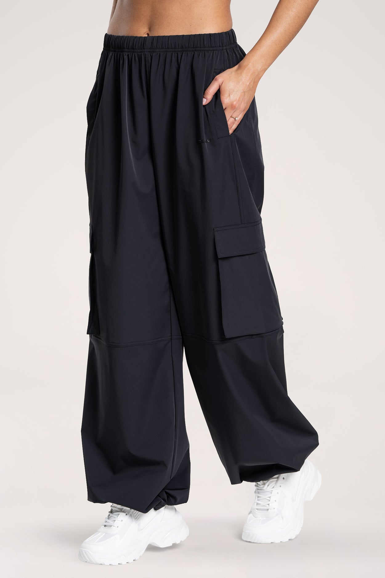 Pantaloni cargo UN1FORM black