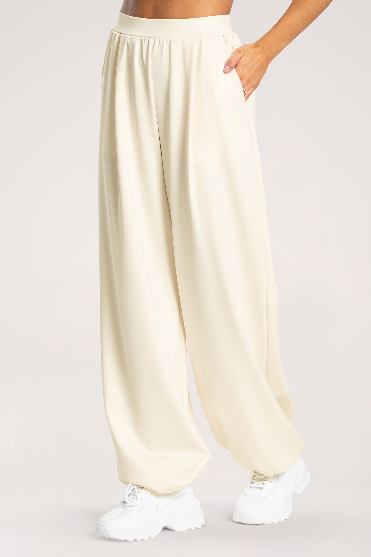 Pantaloni wide UN1FORM cream