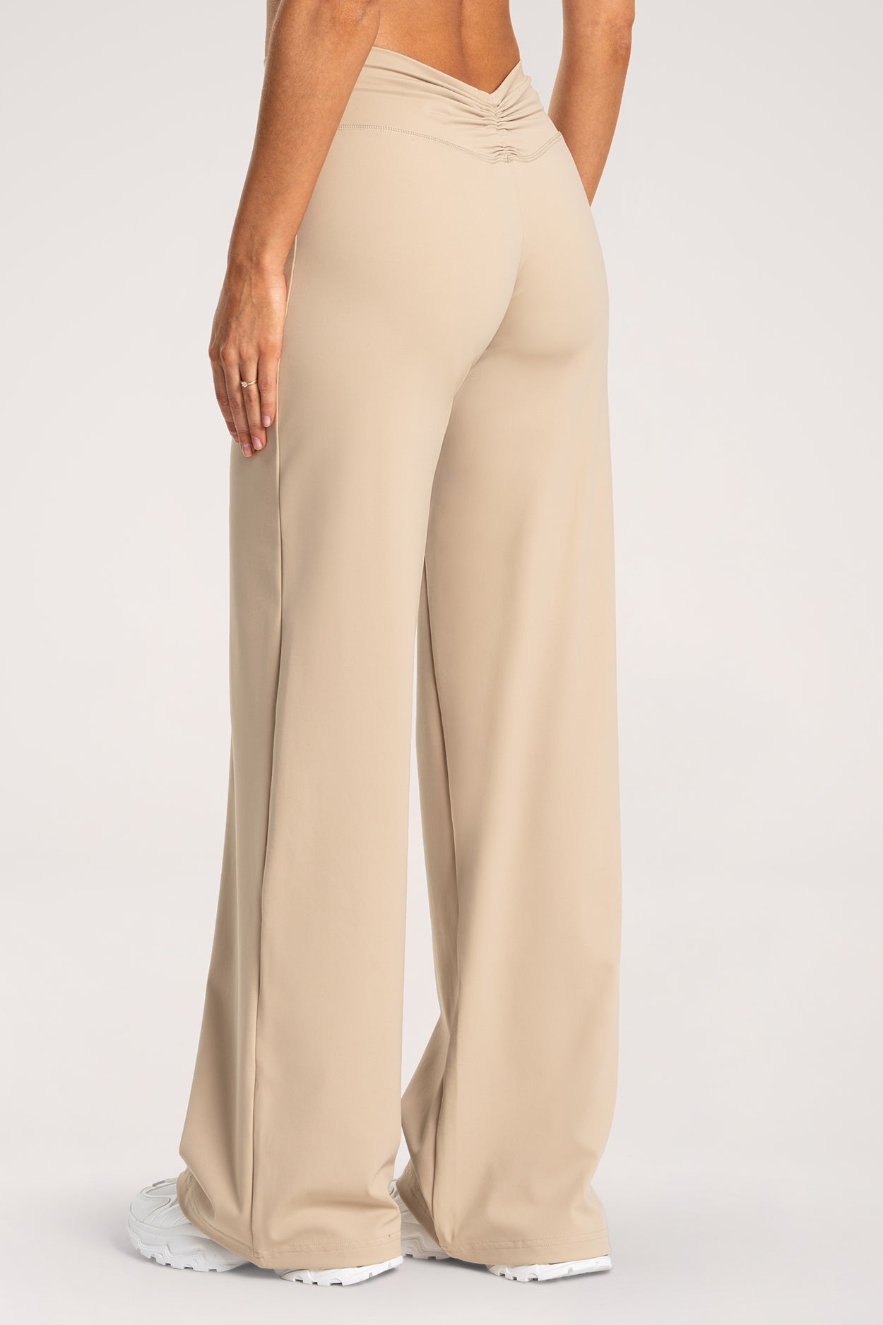 Pantaloni booty tie UN1FORM sand