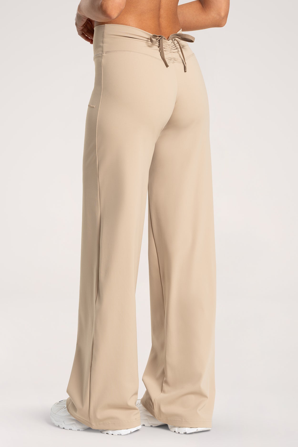 Pantaloni booty tie UN1FORM sand