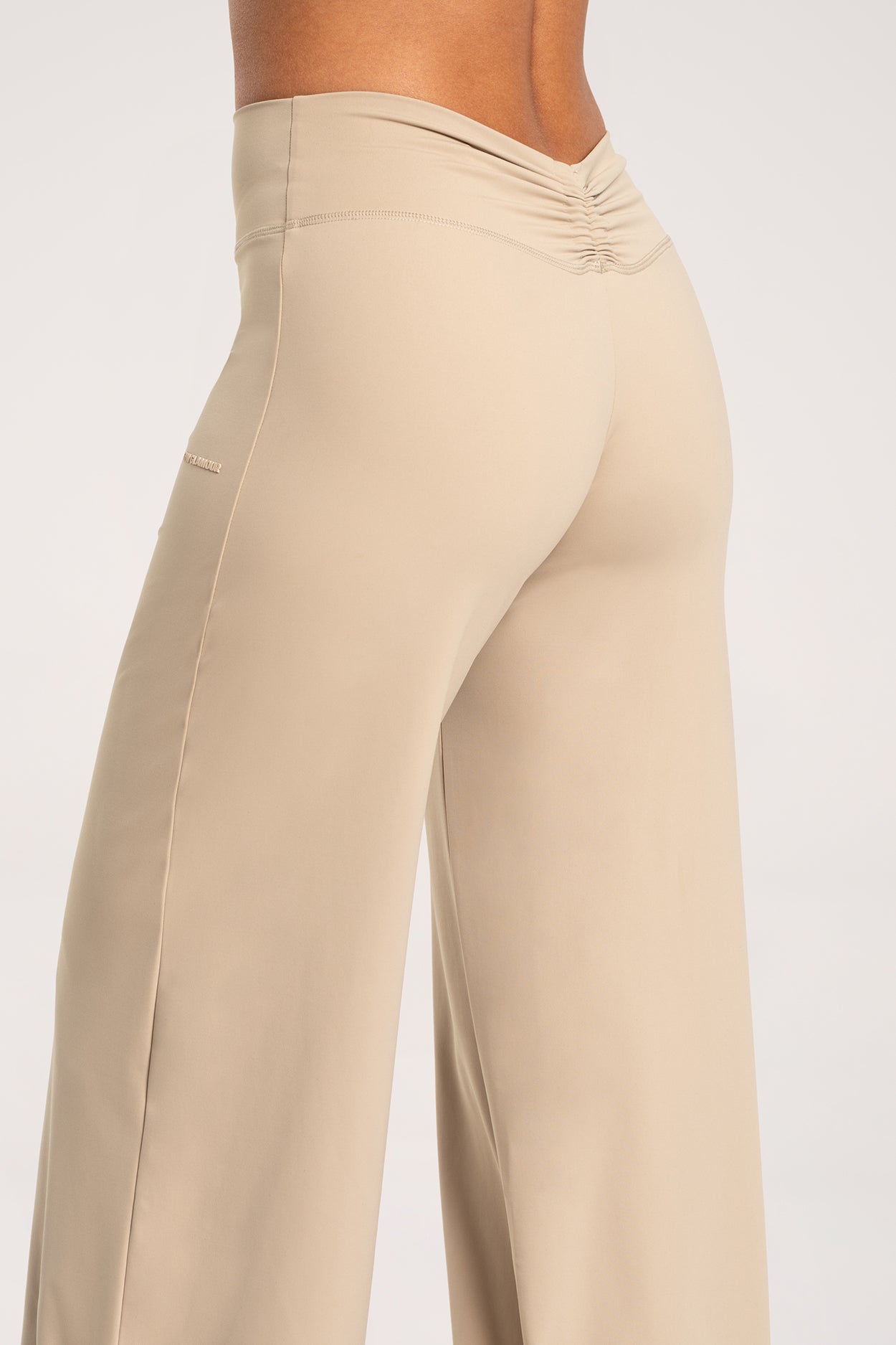 Pantaloni booty tie UN1FORM sand