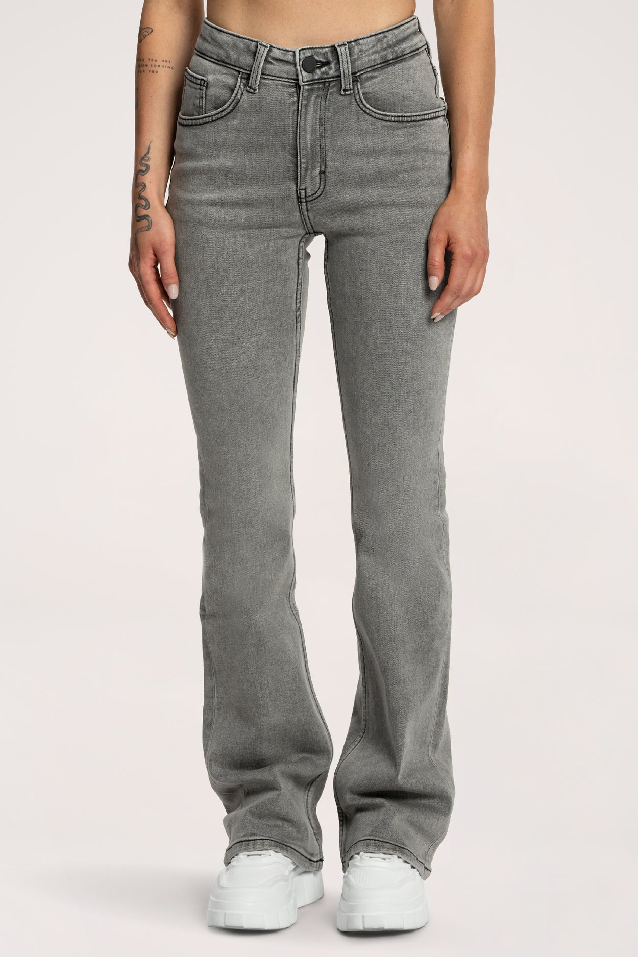 Blugi evazați push up light grey