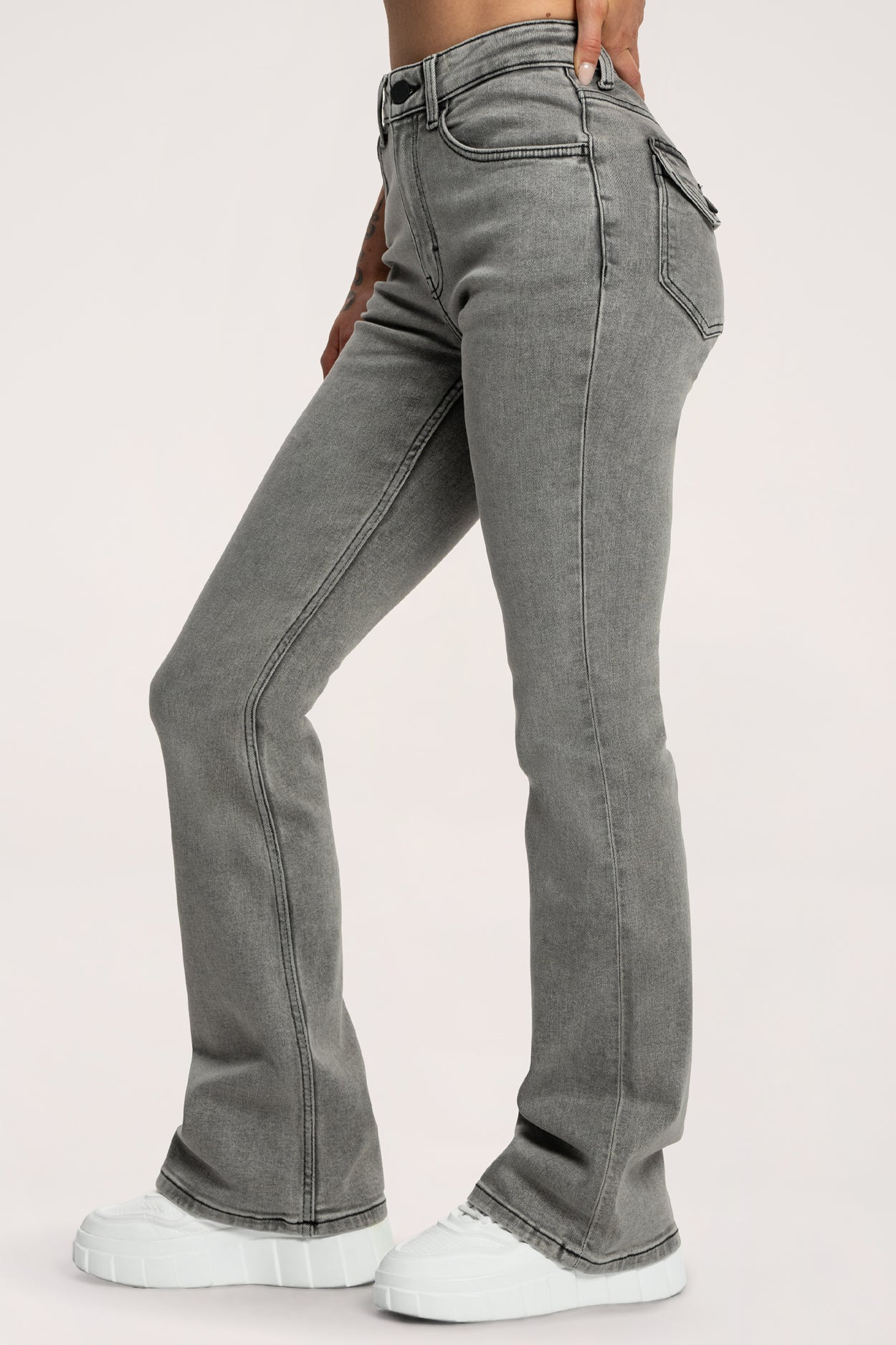 Blugi evazați push up light grey