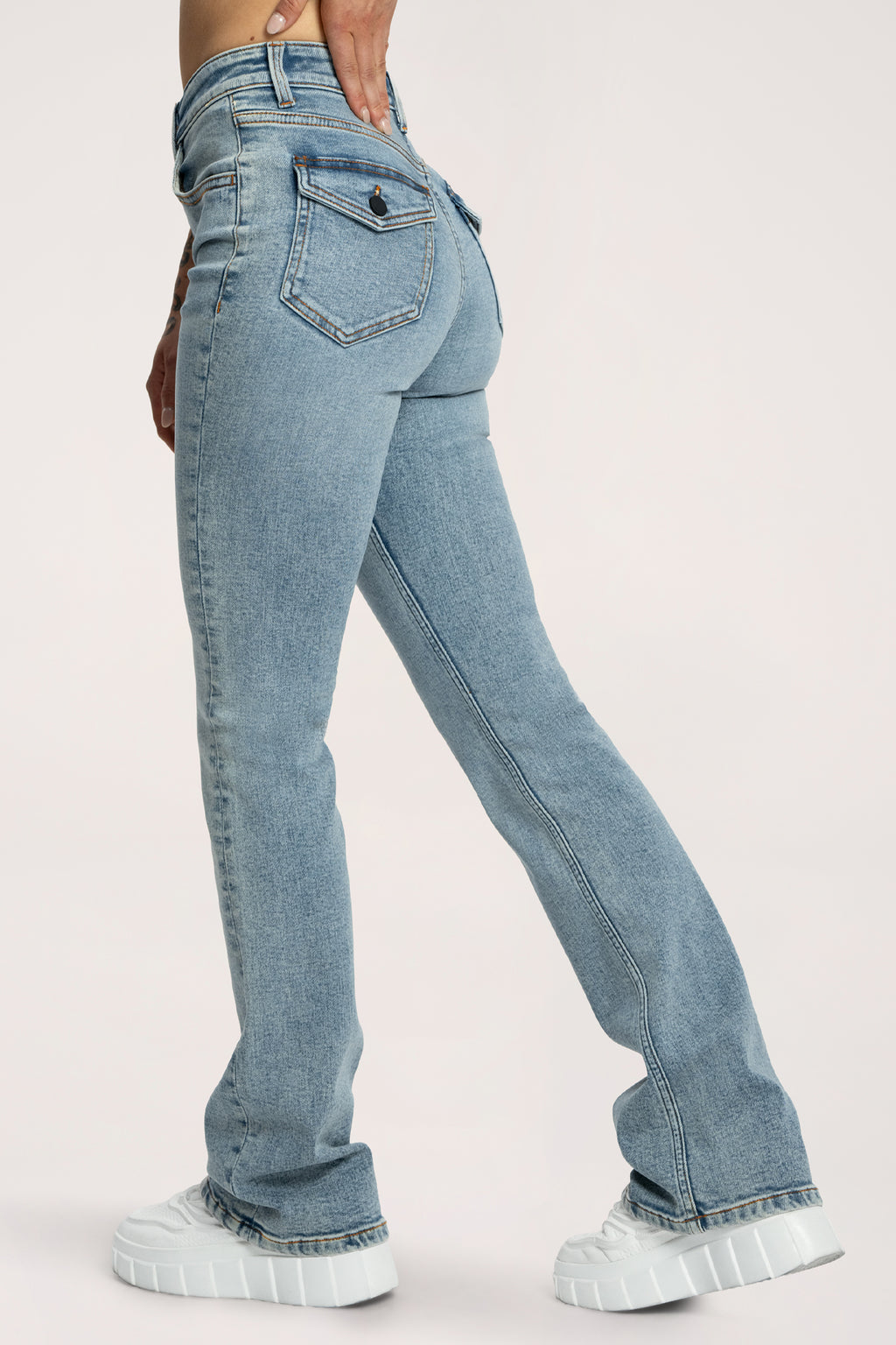 Blugi evazați push up light blue