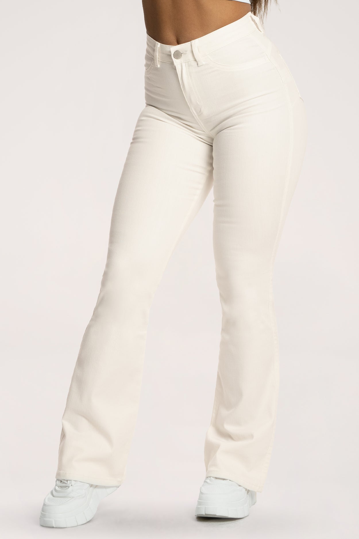 Blugi evazați perfect slim off white