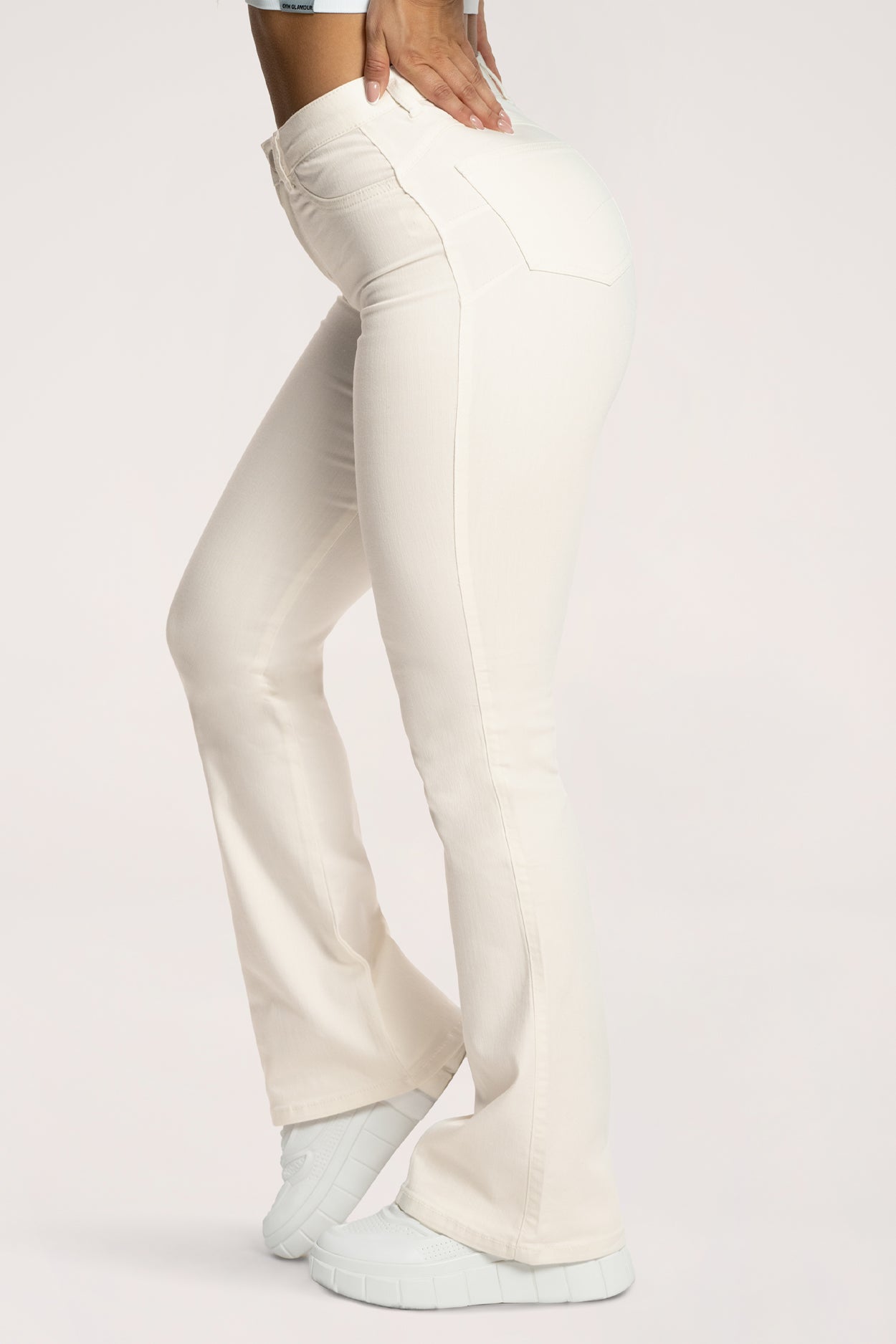 Blugi evazați perfect slim off white