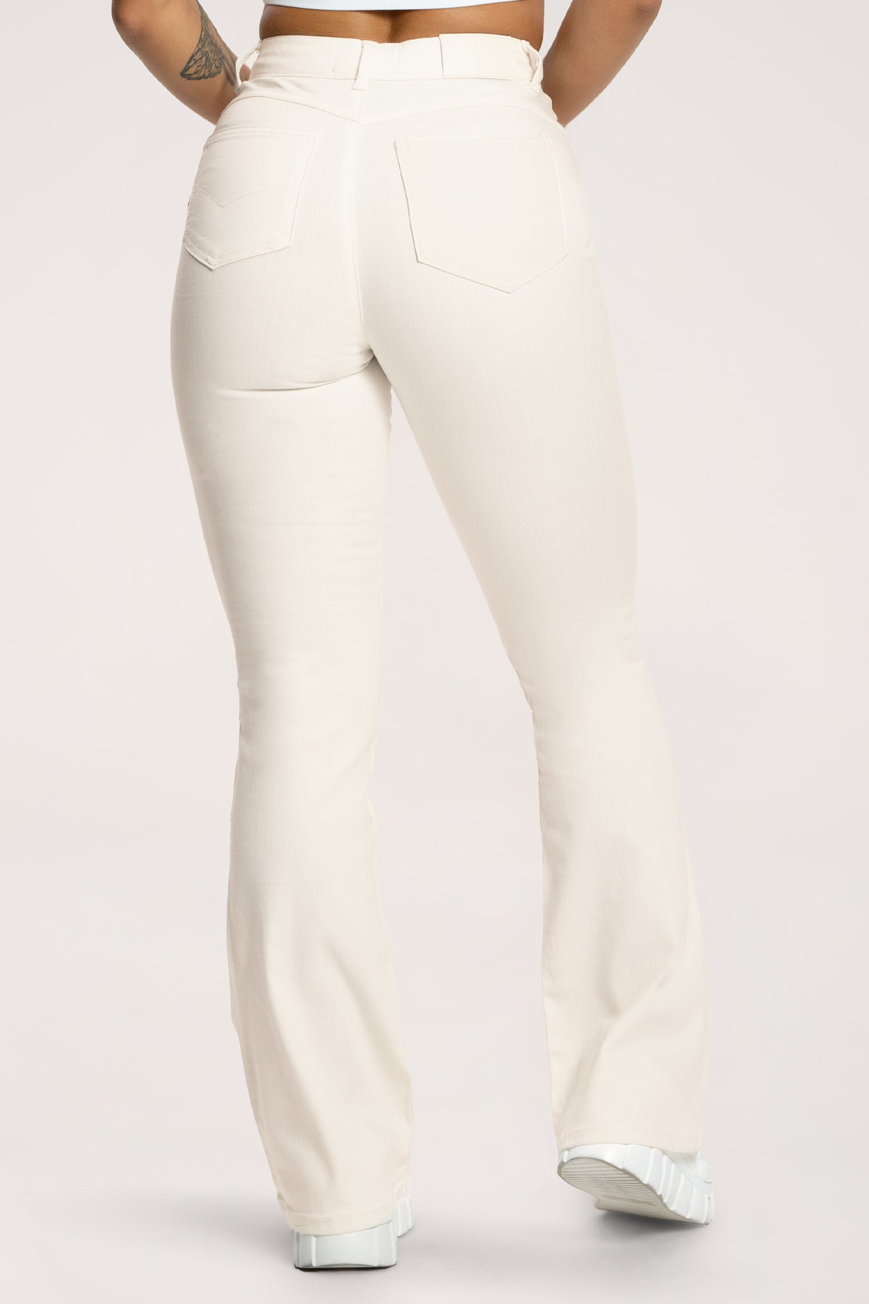 Blugi evazați perfect slim off white