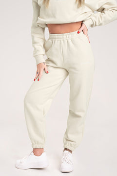 Pantalonii de trening albi