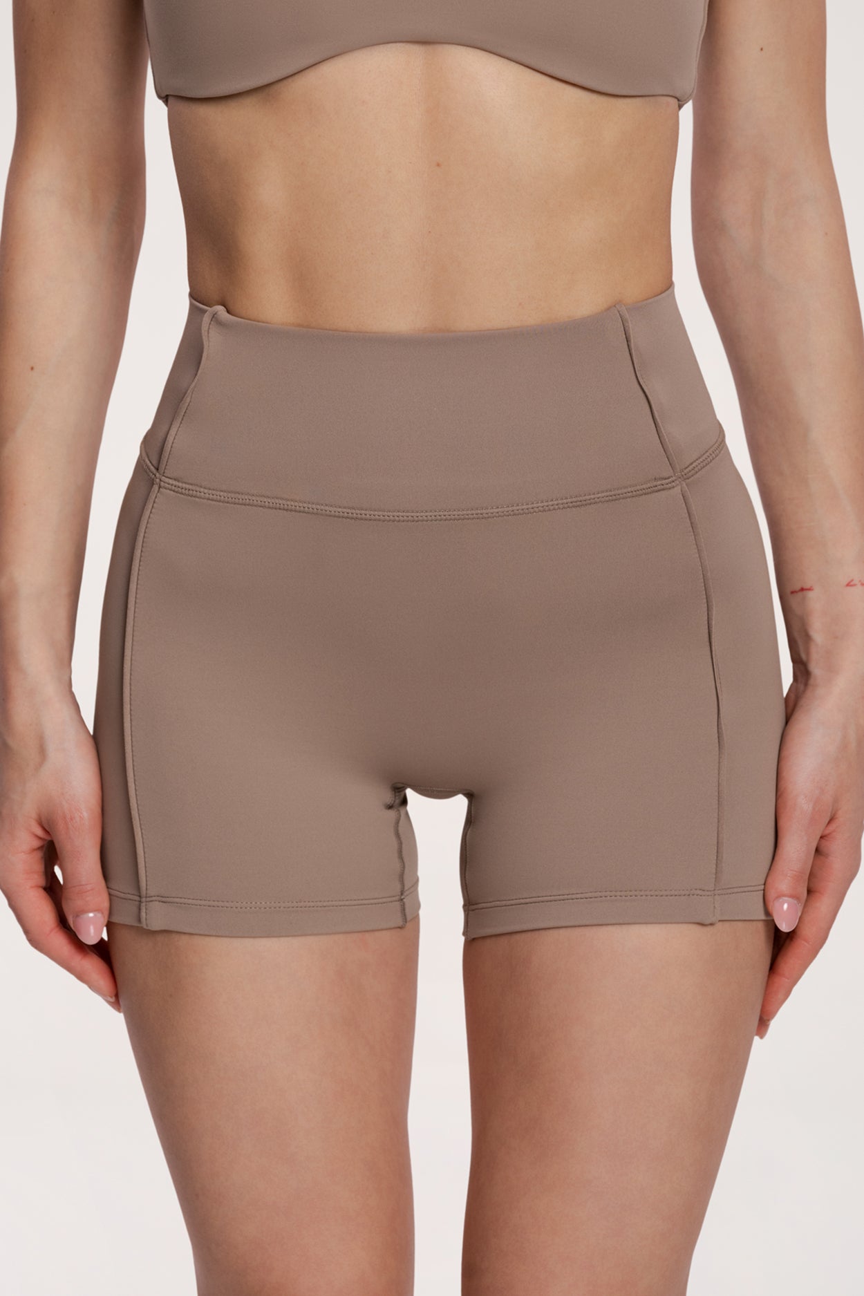 Pantaloni scurți pilates era warm beige