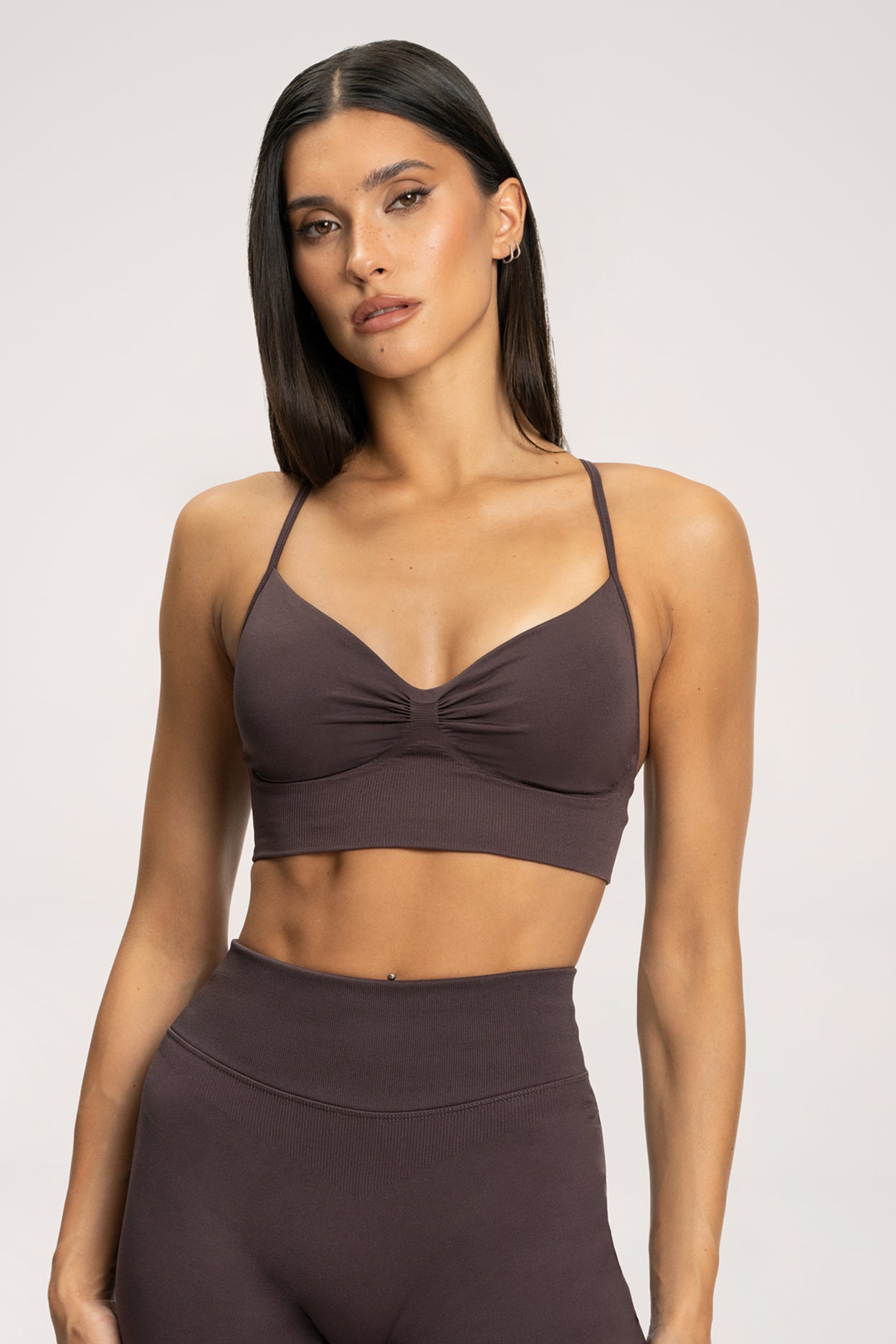 Sutien sport cu decolteu adânc cacao