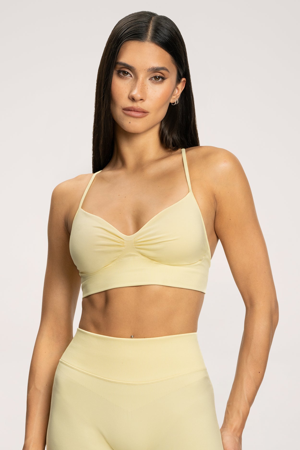 Sutien sport cu decolteu adânc butter yellow