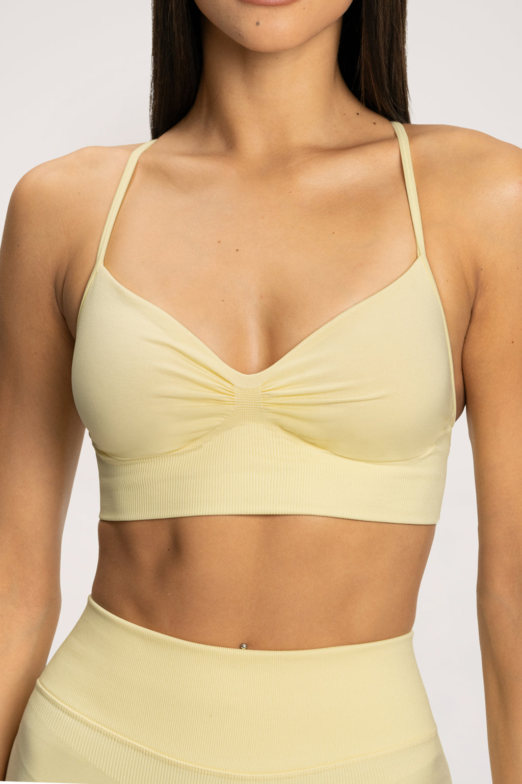 Sutien sport cu decolteu adânc butter yellow