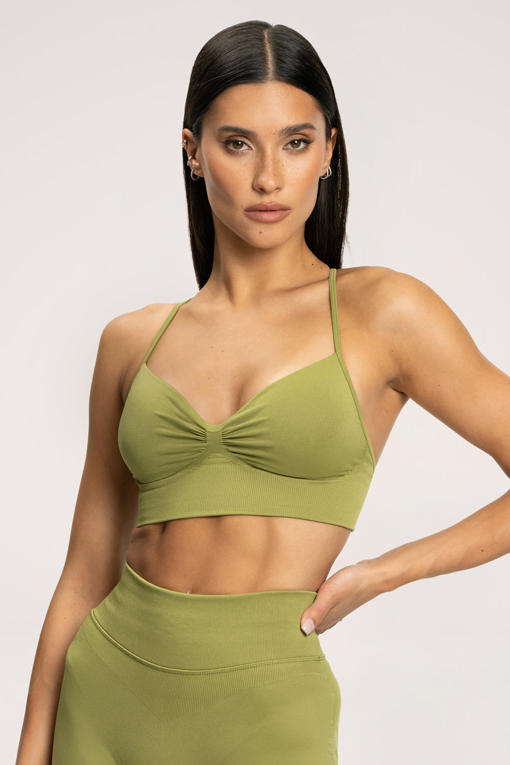 Sutien sport cu decolteu adânc matcha