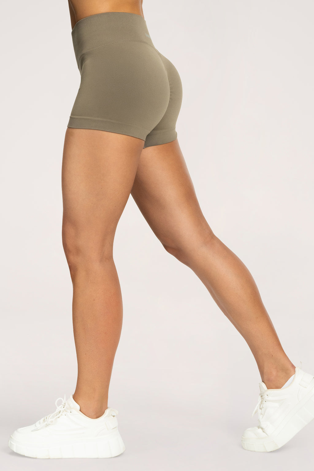 Pantaloni scurți second skin nougat