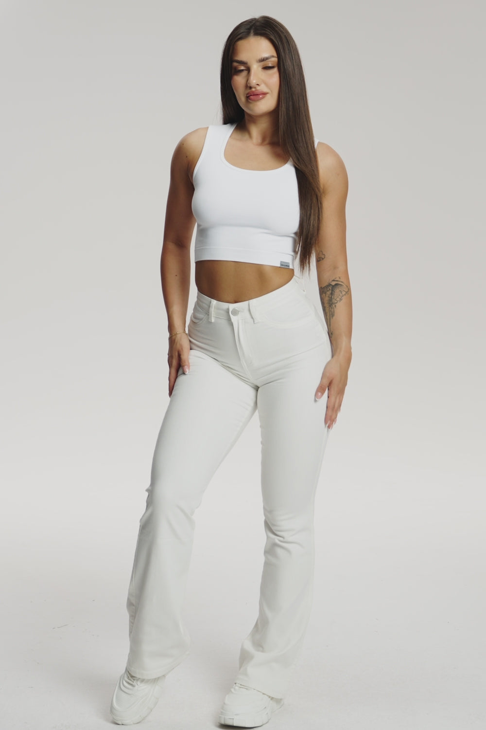 Blugi evazați perfect slim off white