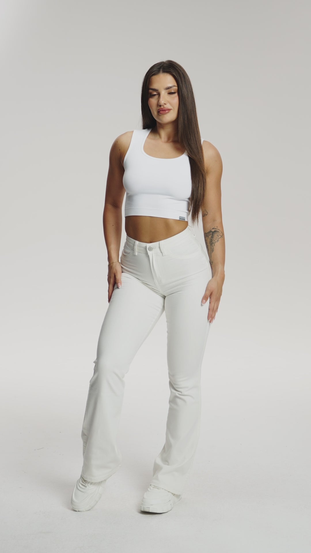 Blugi evazați perfect slim off white
